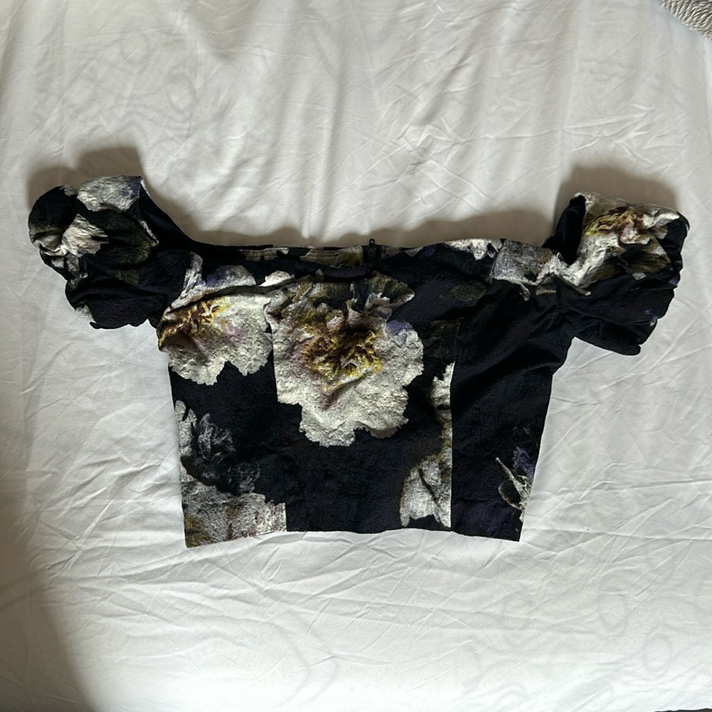 Dynamite Cropped Floral off the shoulder Shirt